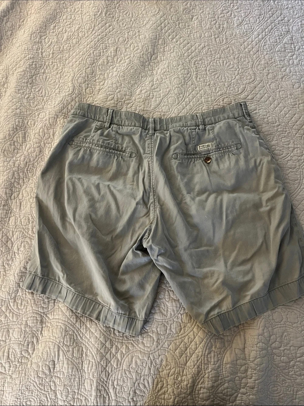 Faherty Men's Light Gray Flat-Front Chino Shorts- Size 36